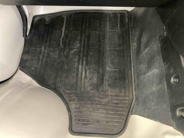 ハイゼットトラックスタンダードSAIIIt衝突被害軽減ブレーキ 横滑り防止装置 エアコン エアバッグ 手動式ウィンドウ バイザー マット オーディオ パートタイム4WD MT スペアタイヤ 荷台マット ゲートプロテクター サンバイザー ABS(岐阜県)の中古車