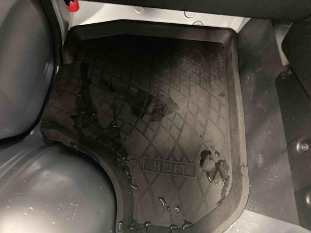 ハイゼットトラックスタンダード衝突被害軽減ブレーキ 横滑り防止装置 オートマチックハイビーム アイドリングストップ バイザー マット エアコン エアバッグ 手動式ウィンドウ パートタイム4WD CVT スペアタイヤ オーディオ(岐阜県)の中古車