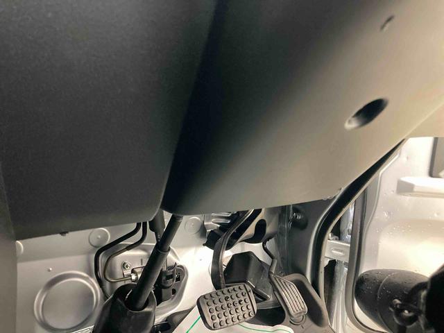 ハイゼットトラックスタンダード衝突被害軽減ブレーキ 横滑り防止装置 オートマチックハイビーム アイドリングストップ バイザー マット エアコン エアバッグ 手動式ウィンドウ パートタイム4WD CVT スペアタイヤ オーディオ(岐阜県)の中古車