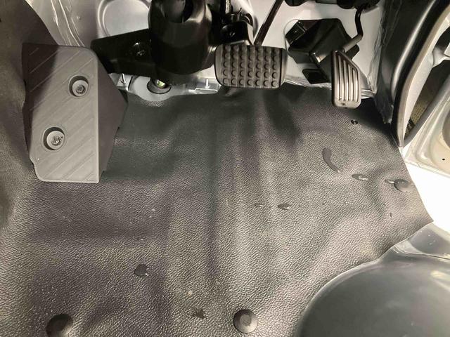 ハイゼットトラックスタンダード衝突被害軽減ブレーキ　横滑り防止装置　オートマチックハイビーム　アイドリングストップ　オートライト　エアコン　エアバッグ　手動式ウィンドウ　パートタイム４ＷＤ　ＣＶＴ　ＡＢＳ　スペアタイヤ　オーディオ（岐阜県）の中古車