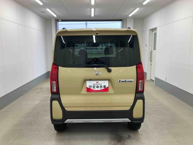 タント 中古車 ファンクロスターボリミテッド衝突被害軽減ブレーキ　横滑り防止装置　オートマチックハイビーム　アイドリングストップ　ステアリングスイッチ　オートライト　キーフリーシステム　オートエアコン　純正アルミホイール　ベンチシート　ＣＶＴ