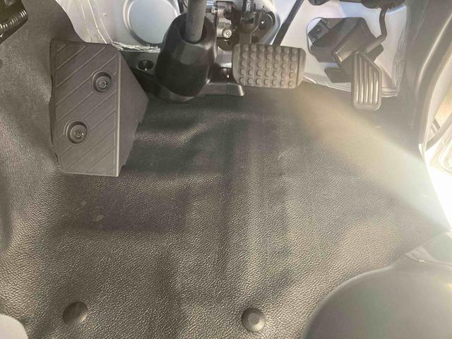 ハイゼットトラックスタンダード衝突被害軽減ブレーキ　横滑り防止装置　オートマチックハイビーム　アイドリングストップ　エアコン　エアバッグ　パートタイム４ＷＤ　ＣＶＴ　ＡＢＳ　オーディオ　オートライト　手動式ウィンドウ　スペアタイヤ（岐阜県）の中古車