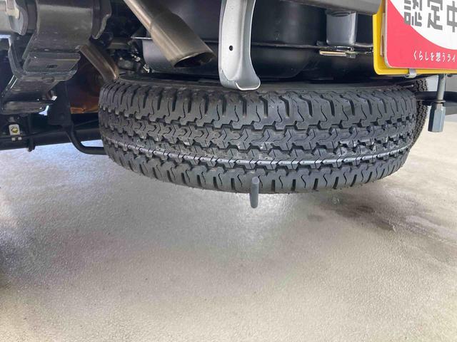 ハイゼットトラックスタンダード衝突被害軽減ブレーキ 横滑り防止装置 オートマチックハイビーム アイドリングストップ エアコン エアバッグ 手動式ウィンドウ バイザー マット オーディオ パートタイム4WD MT スペアタイヤ(岐阜県)の中古車