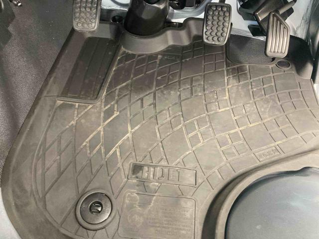 ハイゼットトラックスタンダード衝突被害軽減ブレーキ 横滑り防止装置 オートマチックハイビーム アイドリングストップ エアコン エアバッグ 手動式ウィンドウ バイザー マット オーディオ パートタイム4WD MT スペアタイヤ(岐阜県)の中古車