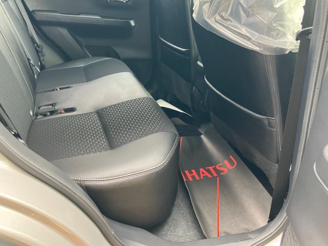 ロッキープレミアムＧ１７インチアルミホイール　ＵＶＩＲカット遮音ガラス　フルＬＥＤヘッドランプ　運転席・助手席シートヒーター　革巻きステアリングホイール　本革シフトノブ　アクティブマルチインフォメーションメーター（静岡県）の中古車