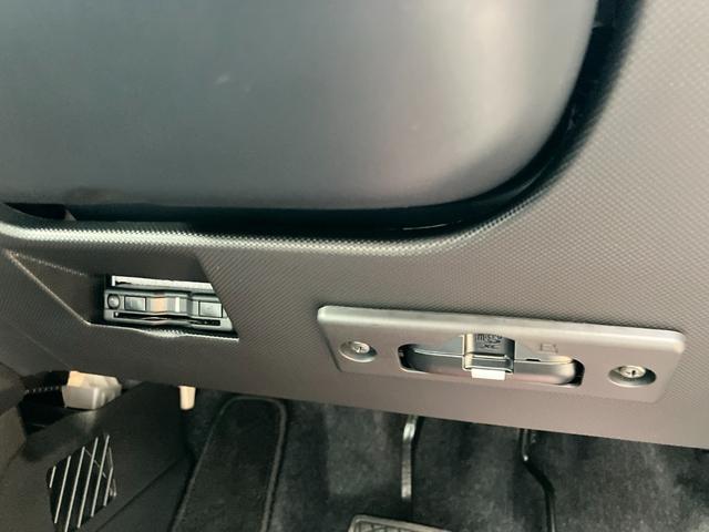 ロッキープレミアムＧ１７インチアルミホイール　ＵＶＩＲカット遮音ガラス　フルＬＥＤヘッドランプ　運転席・助手席シートヒーター　革巻きステアリングホイール　本革シフトノブ　アクティブマルチインフォメーションメーター（静岡県）の中古車