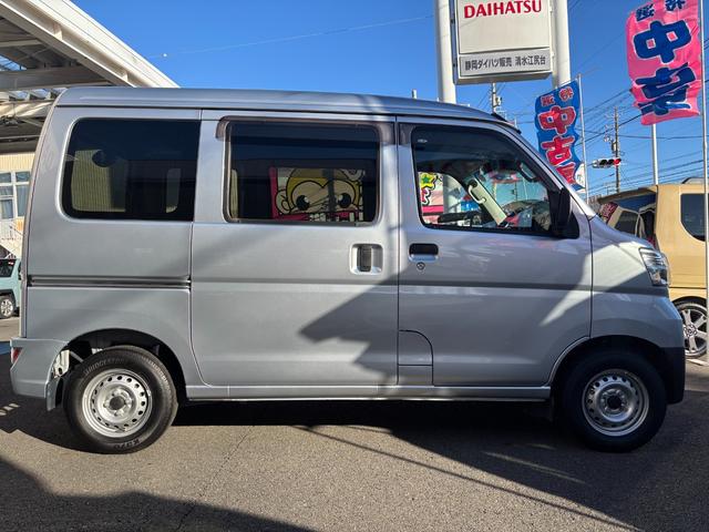 ハイゼットカーゴデラックスSAIII2WD 4AT 撥水フルファブリックシート表皮 オーバーヘッドシェルフ アッパートレイ キーレスエントリー ユースフルナット(31ヶ所)(静岡県)の中古車