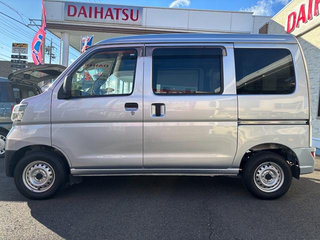 ハイゼットカーゴデラックスSAIII2WD 4AT 撥水フルファブリックシート表皮 オーバーヘッドシェルフ アッパートレイ キーレスエントリー ユースフルナット(31ヶ所)(静岡県)の中古車