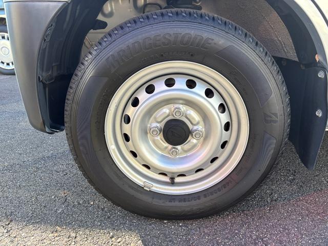 ハイゼットカーゴデラックスSAIII2WD 4AT 撥水フルファブリックシート表皮 オーバーヘッドシェルフ アッパートレイ キーレスエントリー ユースフルナット(31ヶ所)(静岡県)の中古車