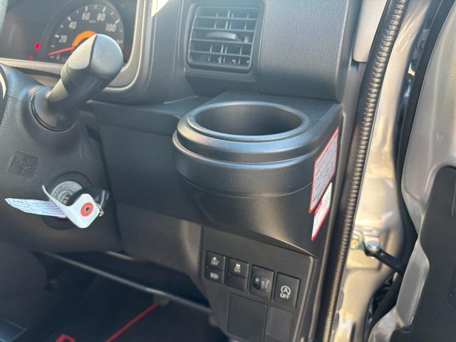 ハイゼットカーゴデラックスSAIII2WD 4AT 撥水フルファブリックシート表皮 オーバーヘッドシェルフ アッパートレイ キーレスエントリー ユースフルナット(31ヶ所)(静岡県)の中古車