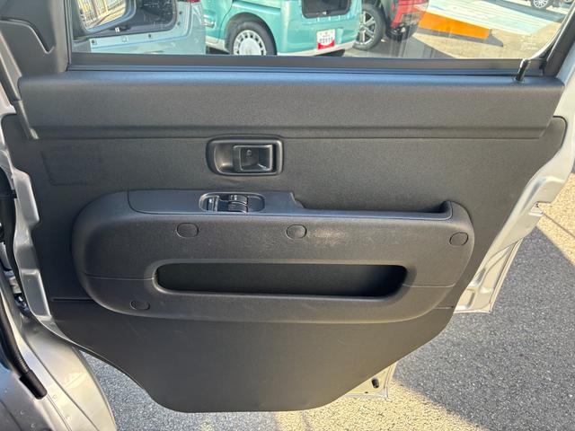 ハイゼットカーゴデラックスSAIII2WD 4AT 撥水フルファブリックシート表皮 オーバーヘッドシェルフ アッパートレイ キーレスエントリー ユースフルナット(31ヶ所)(静岡県)の中古車