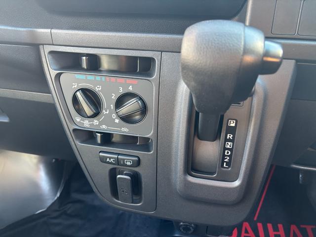 ハイゼットカーゴデラックスSAIII2WD 4AT 撥水フルファブリックシート表皮 オーバーヘッドシェルフ アッパートレイ キーレスエントリー ユースフルナット(31ヶ所)(静岡県)の中古車