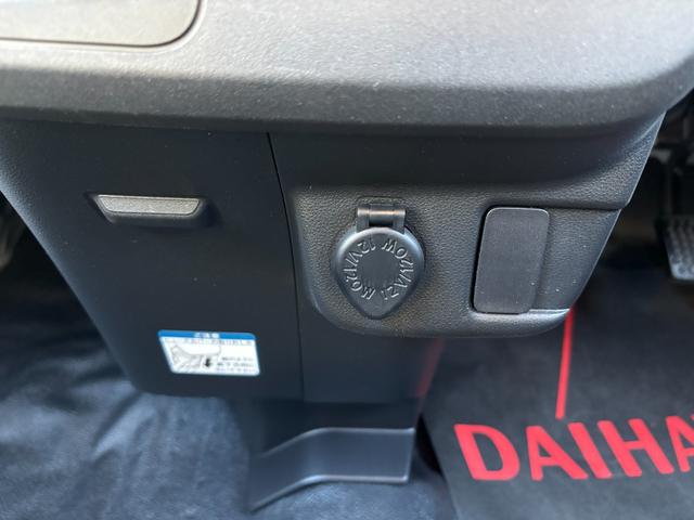 ハイゼットカーゴデラックスSAIII2WD 4AT 撥水フルファブリックシート表皮 オーバーヘッドシェルフ アッパートレイ キーレスエントリー ユースフルナット(31ヶ所)(静岡県)の中古車