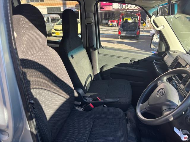 ハイゼットカーゴデラックスSAIII2WD 4AT 撥水フルファブリックシート表皮 オーバーヘッドシェルフ アッパートレイ キーレスエントリー ユースフルナット(31ヶ所)(静岡県)の中古車