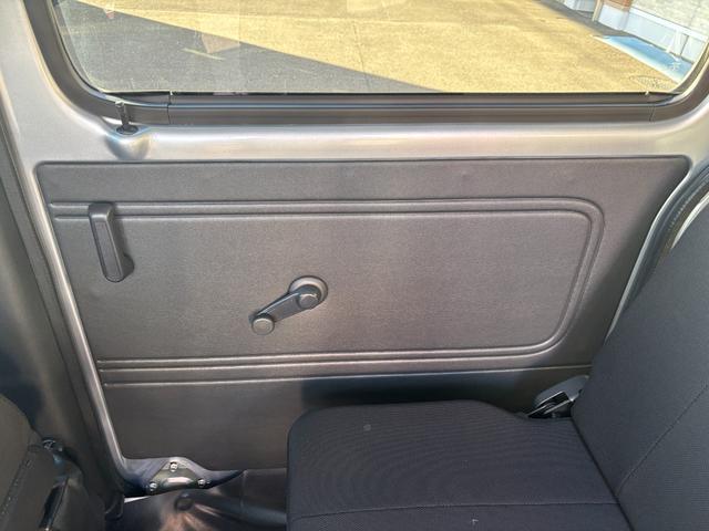 ハイゼットカーゴデラックスSAIII2WD 4AT 撥水フルファブリックシート表皮 オーバーヘッドシェルフ アッパートレイ キーレスエントリー ユースフルナット(31ヶ所)(静岡県)の中古車
