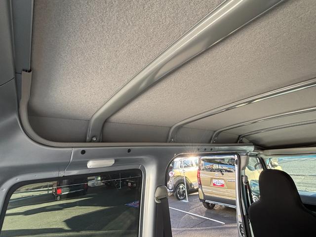 ハイゼットカーゴデラックスSAIII2WD 4AT 撥水フルファブリックシート表皮 オーバーヘッドシェルフ アッパートレイ キーレスエントリー ユースフルナット(31ヶ所)(静岡県)の中古車