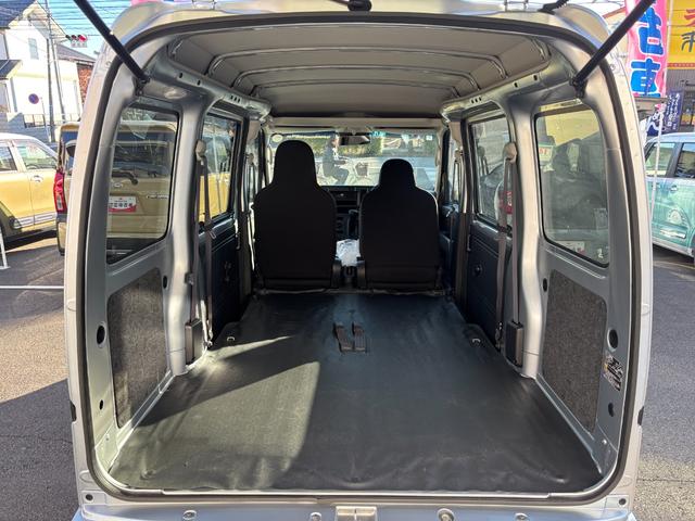 ハイゼットカーゴデラックスSAIII2WD 4AT 撥水フルファブリックシート表皮 オーバーヘッドシェルフ アッパートレイ キーレスエントリー ユースフルナット(31ヶ所)(静岡県)の中古車