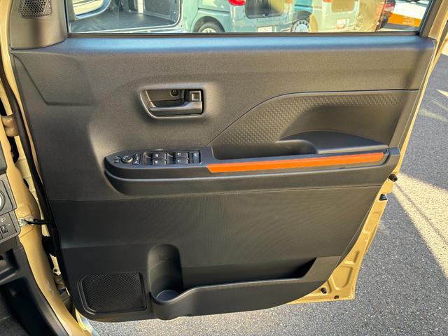 タントファンクロスターボ15インチアルミホイール キーフリーシステム プッシュボタンスタート オートエアコン(プッシュ式) フルLEDヘッドランプ オート格納式カラードドアミラー 本革巻ステアリングホイール(静岡県)の中古車