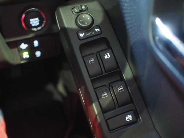 タフトＧ　ダーククロムベンチャー４ＷＤ　ガラスルーフ　ＬＥＤヘッドライト　オートライト　オートエアコン　オーディオレス　運転席助手席シートヒーター　電動パーキングブレーキ　アイドリングストップ　ＶＳＣ（横滑り抑制機能）（北海道）の中古車