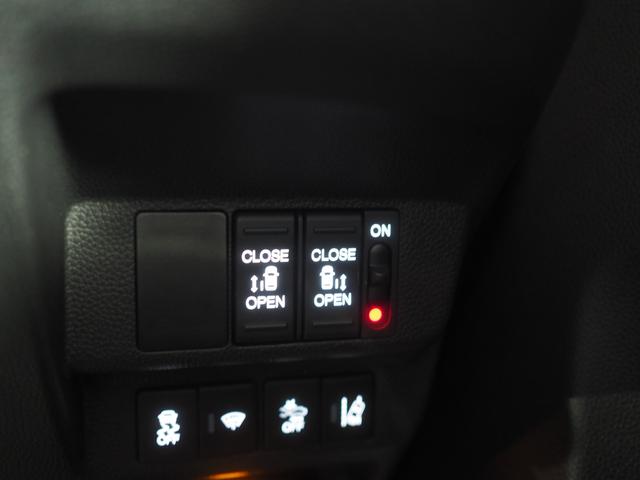 フリード＋ハイブリッドハイブリッド・クロスターホンダセンシング４ＷＤ　両側パワースライドドア　夏冬タイヤ　ホンダ純正ナビ　バックモニター　ドライブレコーダー　ＥＴＣ車載器　クルーズコントロール　シートヒーター　アルミホイール　ＬＥＤヘッドライト（北海道）の中古車