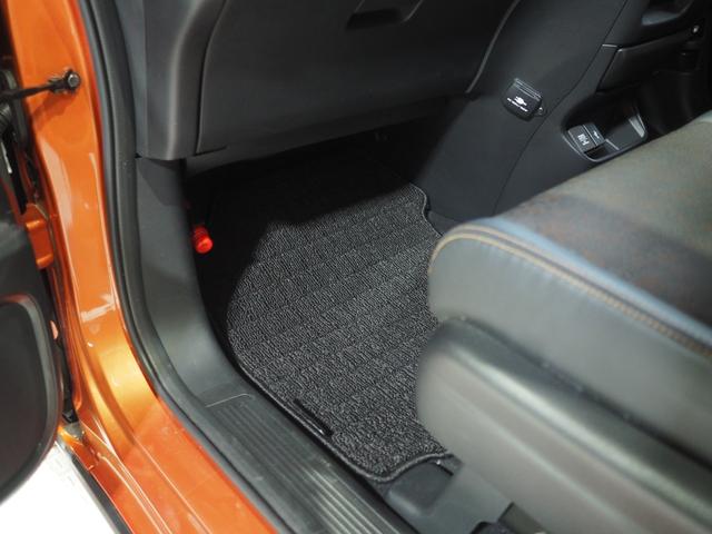 フリード＋ハイブリッドハイブリッド・クロスターホンダセンシング４ＷＤ　両側パワースライドドア　夏冬タイヤ　ホンダ純正ナビ　バックモニター　ドライブレコーダー　ＥＴＣ車載器　クルーズコントロール　シートヒーター　アルミホイール　ＬＥＤヘッドライト（北海道）の中古車