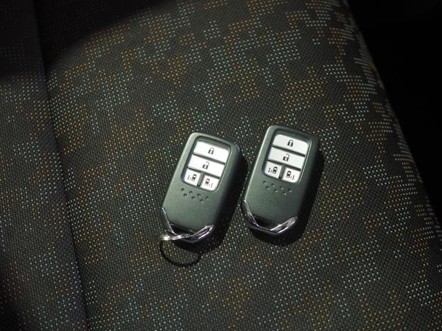 フリード＋ハイブリッドハイブリッド・クロスターホンダセンシング４ＷＤ　両側パワースライドドア　夏冬タイヤ　ホンダ純正ナビ　バックモニター　ドライブレコーダー　ＥＴＣ車載器　クルーズコントロール　シートヒーター　アルミホイール　ＬＥＤヘッドライト（北海道）の中古車