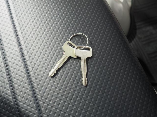 ハイゼットトラックスタンダードパートタイム４ＷＤ　夏冬タイヤ　ＡＭ／ＦＭラジオ　前後コーナーセンサー　アイドリングストップ　ＶＳＣ（横滑り抑制機能）　スマートアシスト（北海道）の中古車