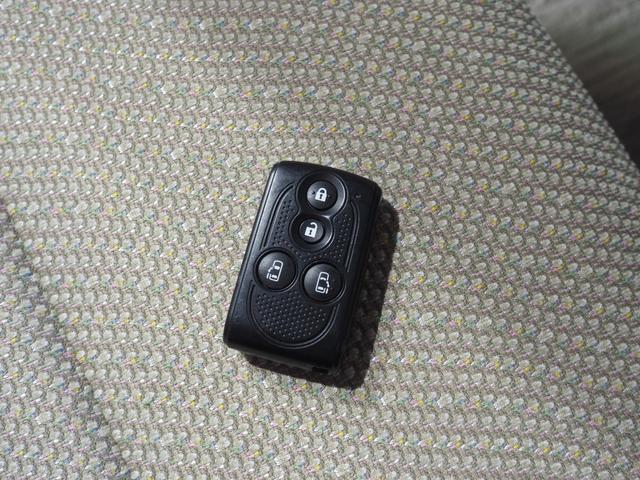 タントＧ４ＷＤ　夏冬タイヤ　両側パワースライドドア　ダイハツ純正ナビ　バックモニター　リモコンエンジンスターター　オートライト　オートエアコン　キーフリーシステム　アイドリングストップ（北海道）の中古車