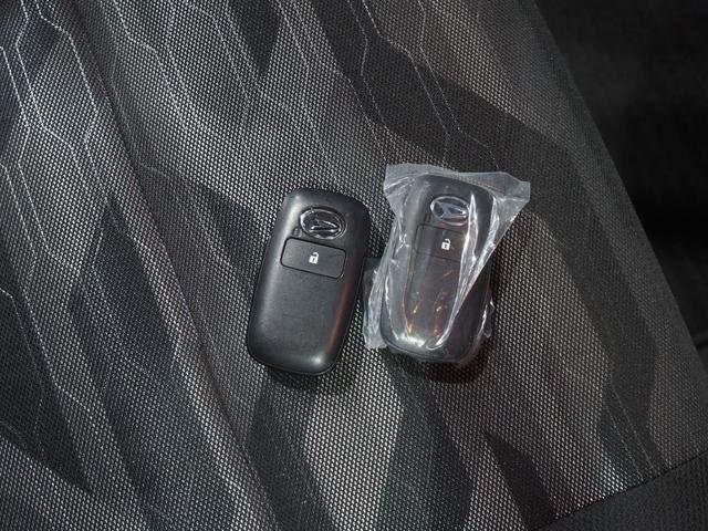 タフトＧ４ＷＤ　ガラスルーフ　ダイハツ純正ナビ　バックモニター　運転席助手席シートヒーター　電動パーキングブレーキ　オートエアコン　前後コーナーセンサー　キーフリーシステム　アイドリングストップ（北海道）の中古車