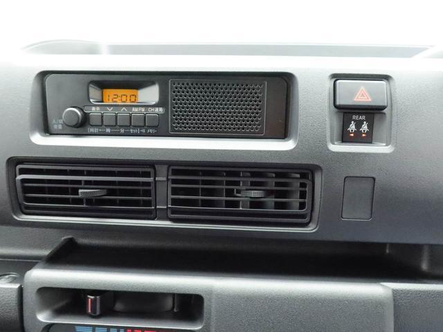 ハイゼットカーゴＤＸワンオーナー　衝突回避支援ブレーキ　車線逸脱警報　ミッション車　ＡＭ／ＦＭラジオチューナー　エアコン　リヤワイパー　アイドリングストップ　エアバック　ＡＢＳ　ＣＶＴ（愛知県）の中古車
