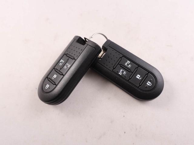 トールカスタムＧ　ＳＡIII　オーディオレス　バックカメラオーディオレス　バックカメラ　キーフリー　両側パワースライドドア　リヤプライバシーガラス　リヤサンシャエード　１４インチアルミホイール　ＬＥＤヘッドライト（愛知県）の中古車