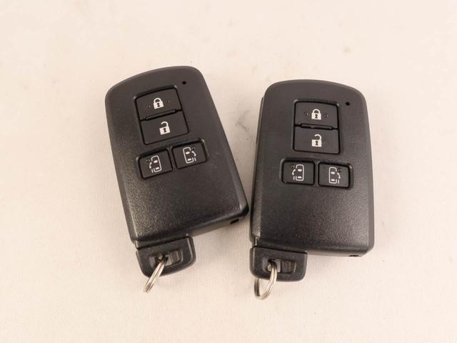 ヴォクシーハイブリッドＺＳ　煌II　メモリーナビ　バックカメラ　ＥＴＣメモリーナビ　バックカメラ　ＥＴＣ　両側パワースライドドア　リヤプライバシーガラス　リヤサンシャエード　ドラレコ　運転席、助手席シートヒーター　オールオートパワーウィンドウ（愛知県）の中古車