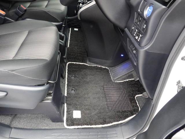 ヴォクシーハイブリッドＺＳ　煌II　メモリーナビ　バックカメラ　ＥＴＣメモリーナビ　バックカメラ　ＥＴＣ　両側パワースライドドア　リヤプライバシーガラス　リヤサンシャエード　ドラレコ　運転席、助手席シートヒーター　オールオートパワーウィンドウ（愛知県）の中古車