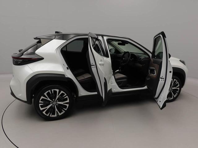 ヤリスクロスハイブリッドＺ　全方位モニター　ナビ　ＥＴＣナビ　テレビチューナー　バックカメラ　全方位モニター　キーフリー　イモビライザー　アイドリングストップ　ＥＴＣ　ハイブリッド車　アルミホイール　ＬＥＤヘッドライト　ワンオーナー　禁煙車（愛知県）の中古車