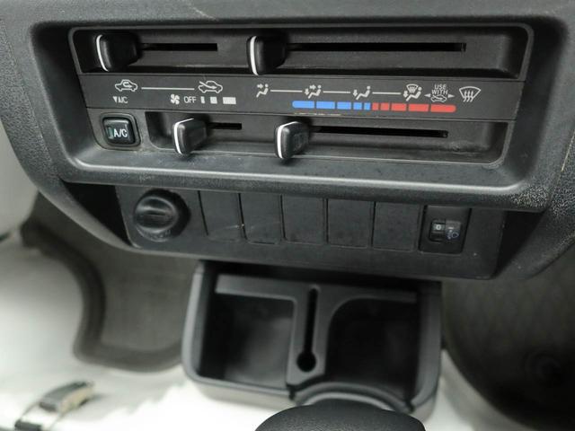 ハイゼットトラックスタンダード　ＡＭ・ＦＭラジオ３方開　ＡＴ車　パワステ　エアコン　運転席・助手席サンバイザー（愛知県）の中古車