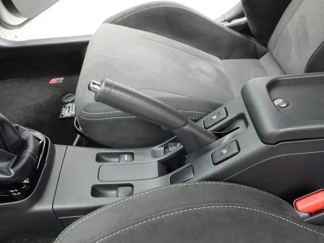 コペンＧＲ　スポーツ　ＣＤチューナー　ＥＴＣ　ＭＴ車アルミホイール　ＬＥＤヘッドライト　アイドリングストップ　プッシュスタート　エアバック　ＡＢＳ　ＣＶＴ　キーフリー（愛知県）の中古車