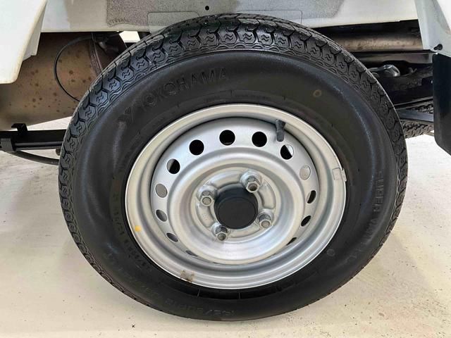 ミニキャブトラックみのり　ラジオ付き　４ＷＤ　５速ＭＴラジオ　４ＷＤ　５速ＭＴ　１４５／８０Ｒ１２インチタイヤ　デフロック　荷台作業灯　デュアルエアバッグ　ＡＢＳ（京都府）の中古車