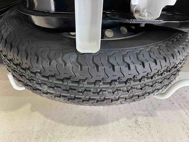 ミニキャブトラックみのり　ラジオ付き　４ＷＤ　５速ＭＴラジオ　４ＷＤ　５速ＭＴ　１４５／８０Ｒ１２インチタイヤ　デフロック　荷台作業灯　デュアルエアバッグ　ＡＢＳ（京都府）の中古車