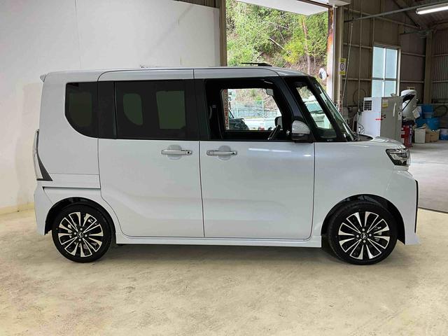タントカスタムＲＳシャイニングホワイトパール　　ディスプレイオーディオ　　マット付き車　　車内目立った傷なし　　スマートアシスト　　ＬＥＤヘッドランプ（京都府）の中古車