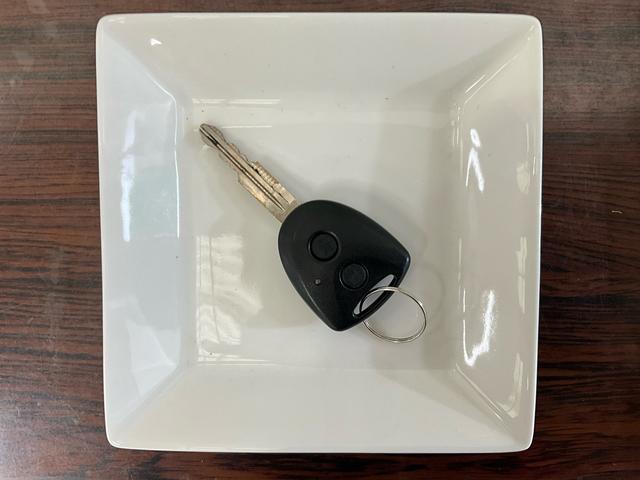 ハイゼットカーゴクルーズＳＡIII　５ＭＴ　４ＷＤ　ＣＤ　ＬＥＤヘッドランプ５速ミッション車　切替式４ＷＤ　ＣＤデッキ　電動格納ドアミラー　ＬＥＤヘッドライト　オートライト　オートハイビーム　スマートアシスト　パワーステアリング　パワーウィンドウ　エアコン　キーレス（京都府）の中古車