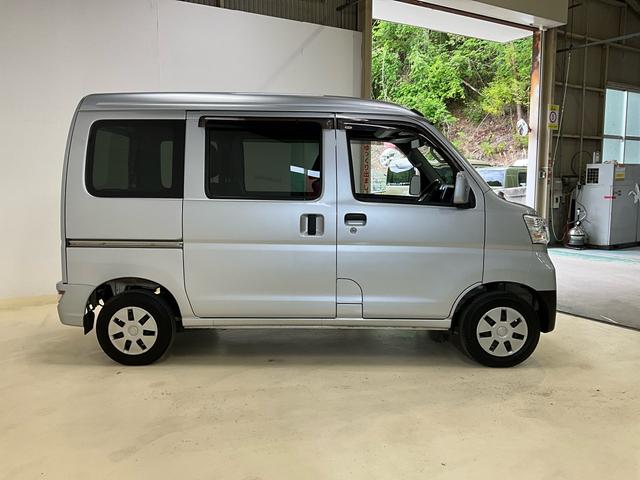 ハイゼットカーゴクルーズＳＡIII　５ＭＴ　４ＷＤ　ＣＤ　ＬＥＤヘッドランプ５速ミッション車　切替式４ＷＤ　ＣＤデッキ　電動格納ドアミラー　ＬＥＤヘッドライト　オートライト　オートハイビーム　スマートアシスト　パワーステアリング　パワーウィンドウ　エアコン　キーレス（京都府）の中古車