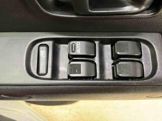 ハイゼットカーゴクルーズＳＡIII　５ＭＴ　４ＷＤ　ＬＥＤヘッドランプオーディオレス　デュアルエアバッグ　ＡＢＳ　安全ボディ　ＬＥＤヘッドランプ　キーレスエントリー　オートマチックハイビーム　両側スライドドア　フロントパワーウィンドウ　バイザー　マット（京都府）の中古車