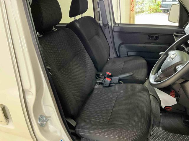 ハイゼットカーゴクルーズＳＡIII　５ＭＴ　４ＷＤ　ＬＥＤヘッドランプオーディオレス　デュアルエアバッグ　ＡＢＳ　安全ボディ　ＬＥＤヘッドランプ　キーレスエントリー　オートマチックハイビーム　両側スライドドア　フロントパワーウィンドウ　バイザー　マット（京都府）の中古車
