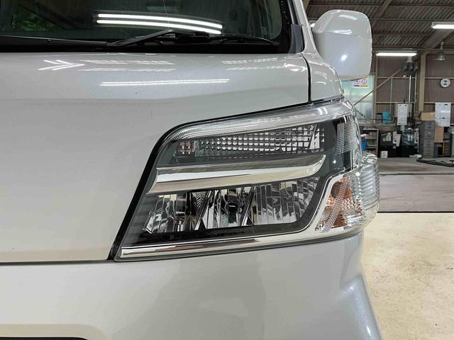 ハイゼットカーゴクルーズＳＡIII　５ＭＴ　４ＷＤ　ＬＥＤヘッドランプオーディオレス　デュアルエアバッグ　ＡＢＳ　安全ボディ　ＬＥＤヘッドランプ　キーレスエントリー　オートマチックハイビーム　両側スライドドア　フロントパワーウィンドウ　バイザー　マット（京都府）の中古車
