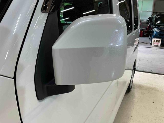 ハイゼットカーゴクルーズＳＡIII　５ＭＴ　４ＷＤ　ＬＥＤヘッドランプオーディオレス　デュアルエアバッグ　ＡＢＳ　安全ボディ　ＬＥＤヘッドランプ　キーレスエントリー　オートマチックハイビーム　両側スライドドア　フロントパワーウィンドウ　バイザー　マット（京都府）の中古車