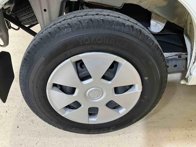 ハイゼットカーゴクルーズＳＡIII　５ＭＴ　４ＷＤ　ＬＥＤヘッドランプオーディオレス　デュアルエアバッグ　ＡＢＳ　安全ボディ　ＬＥＤヘッドランプ　キーレスエントリー　オートマチックハイビーム　両側スライドドア　フロントパワーウィンドウ　バイザー　マット（京都府）の中古車
