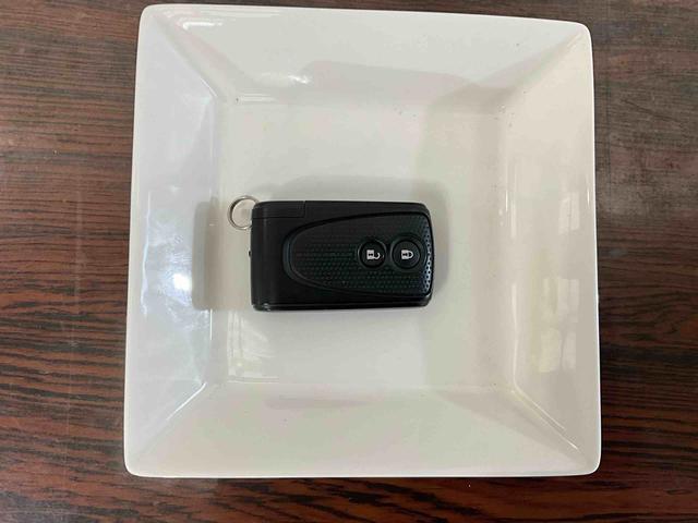 ミラココアココアプラスＸ　スマートキー　ＣＤステレオ　電格ドアミラーＣＤステレオ　デュアルエアバッグ　ＡＢＳ　安全ボディ　スマートキー　電動格納式ドアミラー　オートエアコン　フロントフォグランプ　運転席シートリフター　ベンチシート　ルーフレール（京都府）の中古車