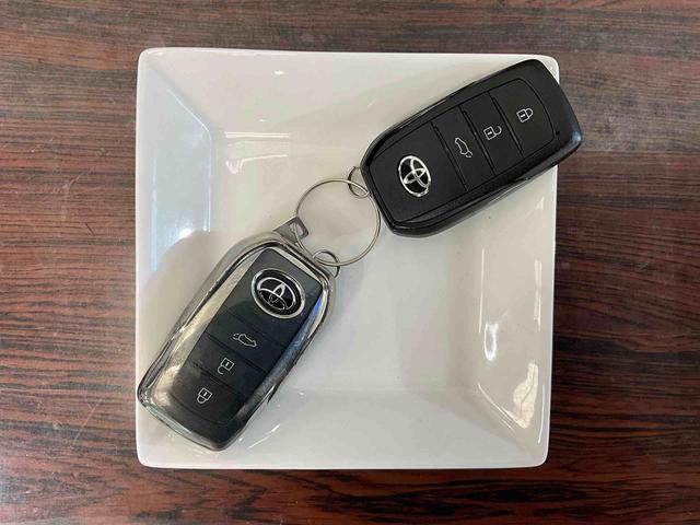 ハリアーハイブリッドＧ　ナビ　バックカメラ　ＥＴＣ　ハイブリッド車　キーフリーナビ　バックカメラ　クルーズコントロール　ＥＴＣ　キーフリー　アルミホイール　プッシュボタンスタート　ＬＥＤヘッドランプ　ハイブリッド車　デュアルエアバッグ　ＡＢＳ　安全ボディ　オートライト（京都府）の中古車