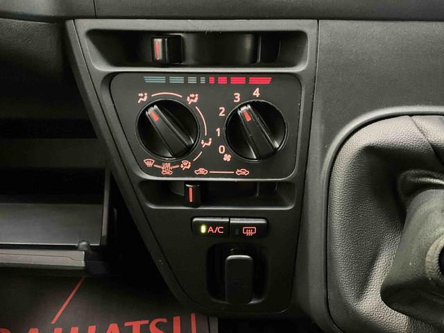 ハイゼットカーゴデラックス　ナビ　バックカメラ　ＥＴＣ　ドライブレコーダーナビ　バックカメラ　ＥＴＣ　ドライブレコーダー　５速マニュアル（ミッション）　キーレスエントリー　アイドリングストップ　フルセグチューナー　ブルートゥース対応　オートライト　両側リヤスライドドア（京都府）の中古車