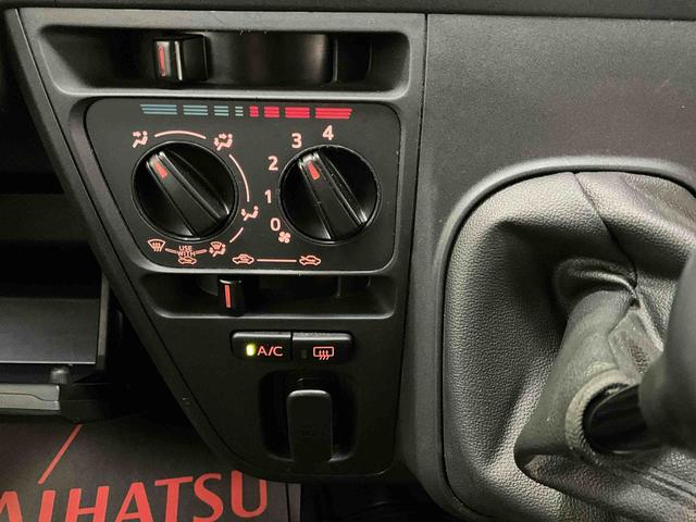 ハイゼットカーゴデラックス　ナビ　バックカメラ　ＥＴＣ　ドライブレコーダーナビ　バックカメラ　ＥＴＣ　ドライブレコーダー　５速マニュアル（ミッション）　キーレスエントリー　アイドリングストップ　フルセグチューナー　ブルートゥース対応　オートライト　両側リヤスライドドア（京都府）の中古車
